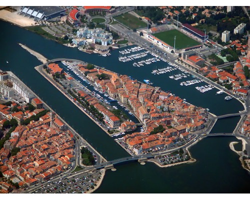 Notre belle Venise provençale  filmée depuis  un drône