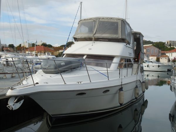 CRUISER YACHT 3850 AFT